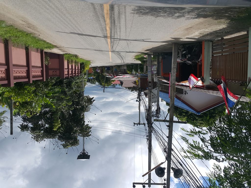 ภาพถนนตรงที่ Wealth Assets บ้านและคอนโด เชียงใหม่ ตั้งอยู่ ถ่ายโดย jrcarlsen พ.ศ. 2558 (2015) · A street-level view of where Wealth Assets บ้านและคอนโด เชียงใหม่ stands, by jrcarlsen in 2558 (2015)