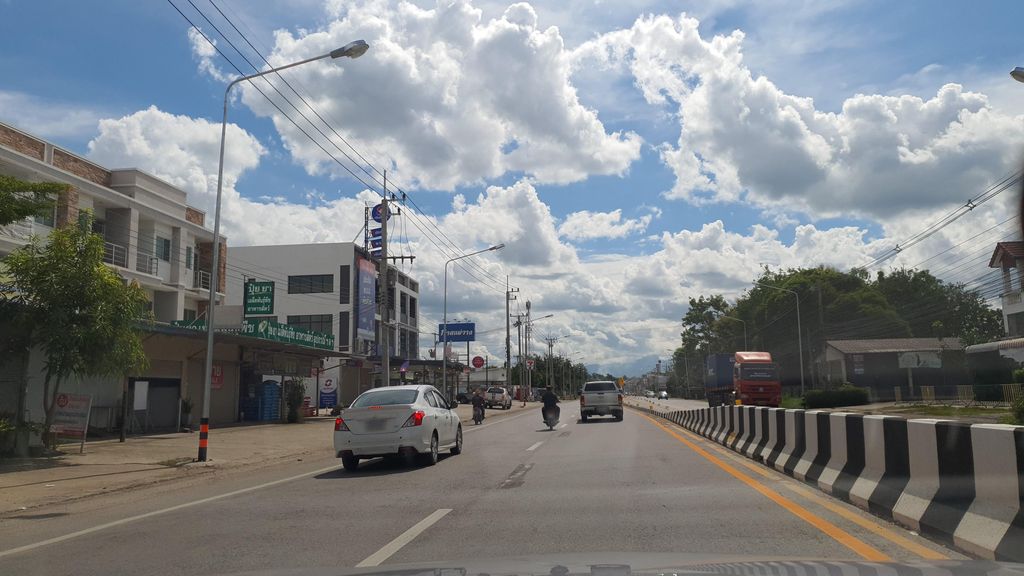 ภาพถนนตรงที่ หมอใจดี คลินิกเวชกรรม ตั้งอยู่ ถ่ายโดย jrcarlsen พ.ศ. 2564 (2021) · A street-level view of where หมอใจดี คลินิกเวชกรรม · Mo Chaidi Clinic Wetkrarom stands, by jrcarlsen in 2564 (2021)
