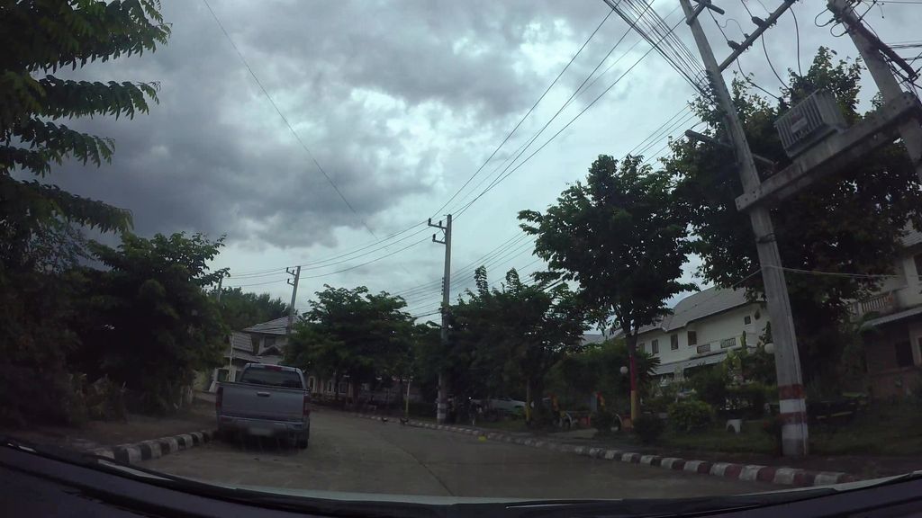 ภาพถนนตรงที่ หมู่บ้านชลดาล้านนาไลฟ์ ตั้งอยู่ ถ่ายโดย kaart_3 พ.ศ. 2562 (2019) · A street-level view of where หมู่บ้านชลดาล้านนาไลฟ์ · Chonda Lanna Life Village stands, by kaart_3 in 2562 (2019)