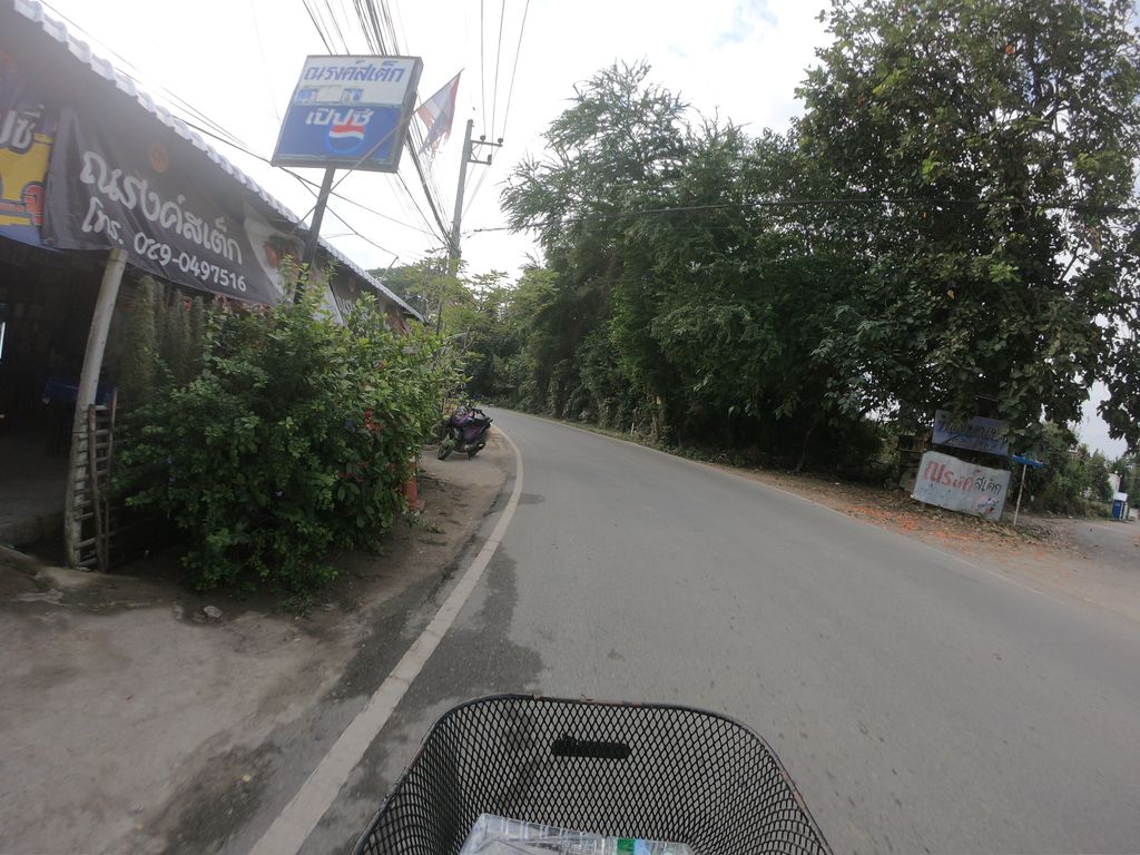 ภาพถนนตรงที่ ร้านณรงค์เสต๊ก ตั้งอยู่ ถ่ายโดย chanuwath_grab พ.ศ. 2562 (2019) · A street-level view of where ร้านณรงค์เสต๊ก · Ran Narong Setka stands, by chanuwath_grab in 2562 (2019)