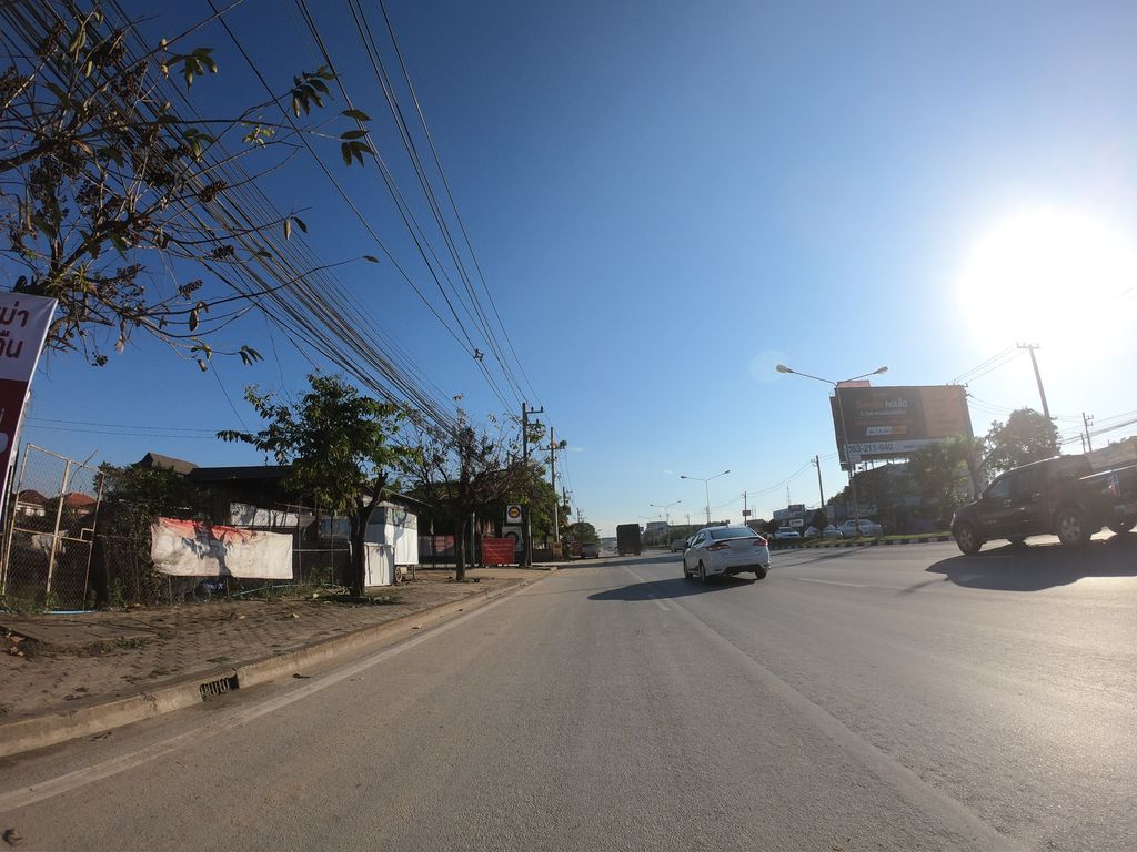 ภาพถนนตรงที่ ร้านหมูทอดอู๊ดอิ๊ด ตั้งอยู่ ถ่ายโดย chanuwath_grab พ.ศ. 2562 (2019) · A street-level view of where ร้านหมูทอดอู๊ดอิ๊ด · Ran Mutot Ut It stands, by chanuwath_grab in 2562 (2019)