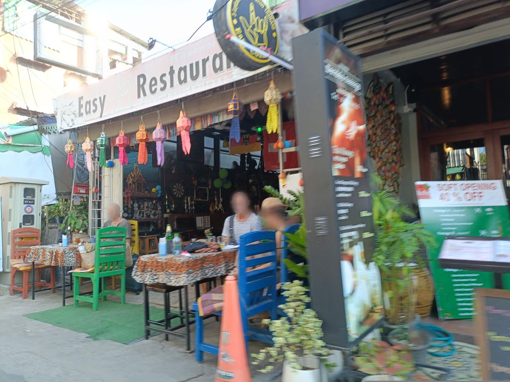 ภาพถนนตรงที่ Mai Massage Chiang Mai ตั้งอยู่ ถ่ายโดย skillsy พ.ศ. 2568 (2025) · A street-level view of where Mai Massage Chiang Mai stands, by skillsy in 2568 (2025)