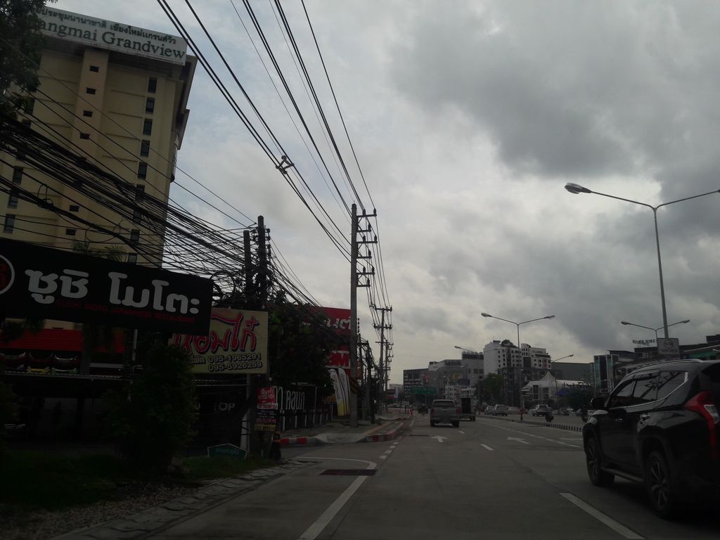 ภาพถนนตรงที่ Mac DD ตั้งอยู่ ถ่ายโดย superbate พ.ศ. 2561 (2018) · A street-level view of where Mac DD stands, by superbate in 2561 (2018)