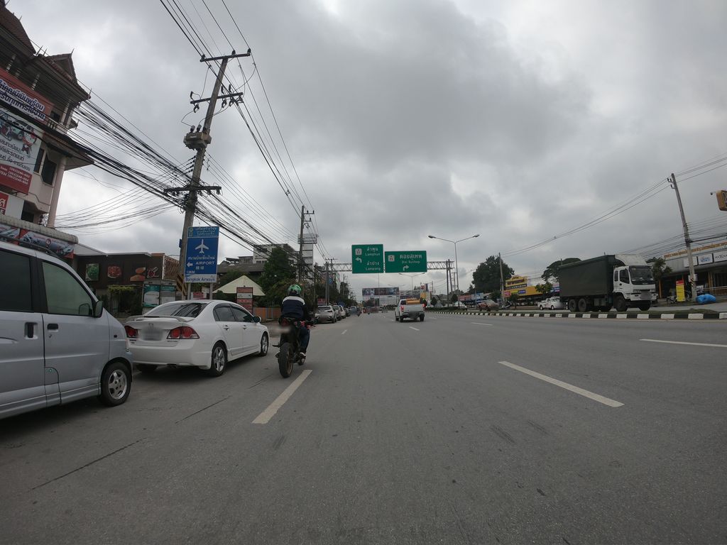 ภาพถนนตรงที่ dAybreak slowbar ตั้งอยู่ ถ่ายโดย chanuwath_grab พ.ศ. 2562 (2019) · A street-level view of where dAybreak slowbar stands, by chanuwath_grab in 2562 (2019)