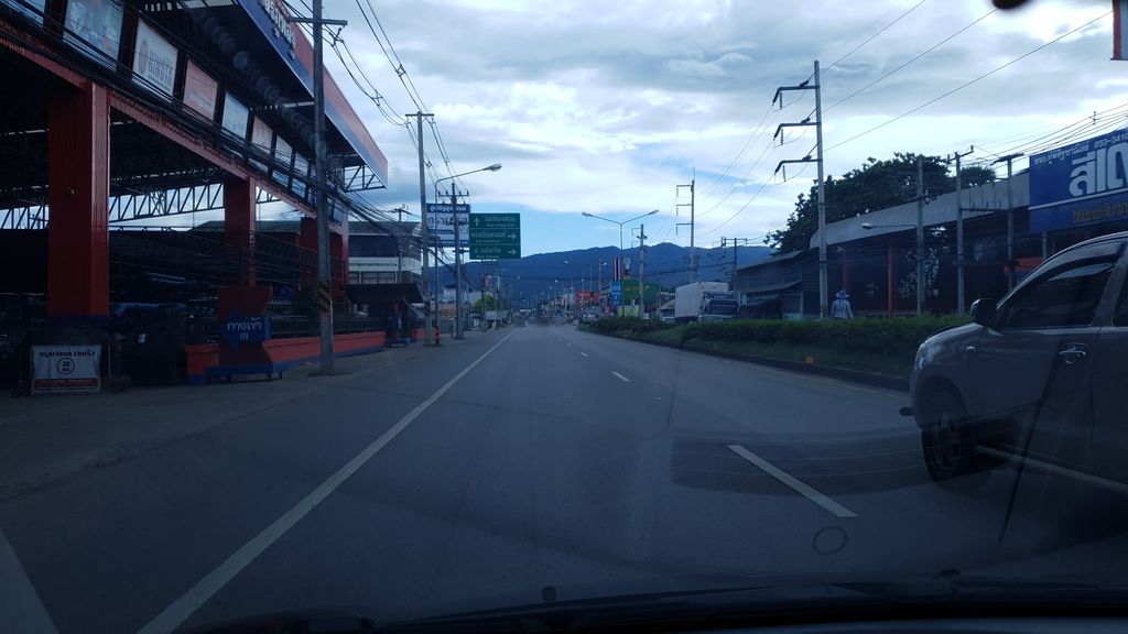 ภาพถนนตรงที่ แดดดีช็อปเชียงใหม่ ตั้งอยู่ ถ่ายโดย silamanee พ.ศ. 2561 (2018) · A street-level view of where แดดดีช็อปเชียงใหม่ · Daet Di Shop Chiang Mai stands, by silamanee in 2561 (2018)