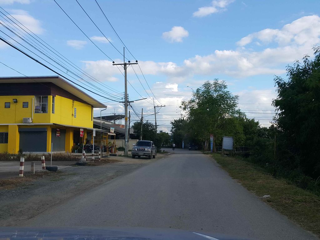 ภาพถนนตรงที่ คันบาร์ ตั้งอยู่ ถ่ายโดย jrcarlsen พ.ศ. 2558 (2015) · A street-level view of where คันบาร์ · Khanba stands, by jrcarlsen in 2558 (2015)