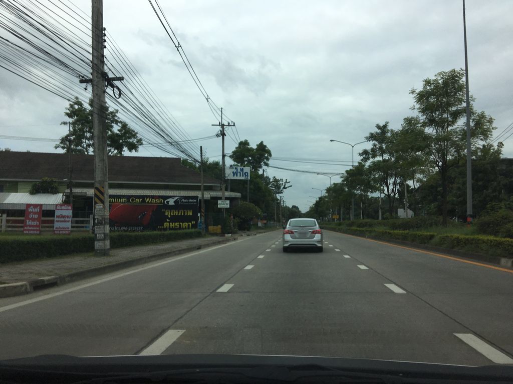 ภาพถนนตรงที่ Auto Relax ตั้งอยู่ ถ่ายโดย wapriz พ.ศ. 2561 (2018) · A street-level view of where Auto Relax stands, by wapriz in 2561 (2018)