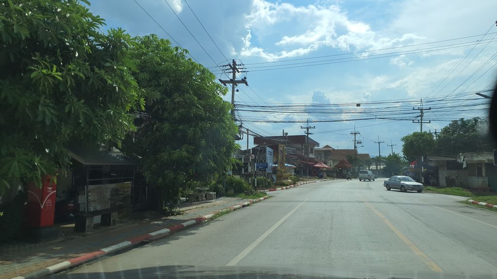 ภาพถนนตรงที่ อุดมทรัพย์ คาร์แคร์-ช่อแลล้างรถ ตั้งอยู่ ถ่ายโดย jrcarlsen พ.ศ. 2564 (2021) · A street-level view of where อุดมทรัพย์ คาร์แคร์-ช่อแลล้างรถ · Utmasap Car Care-cholaelangrot stands, by jrcarlsen in 2564 (2021)