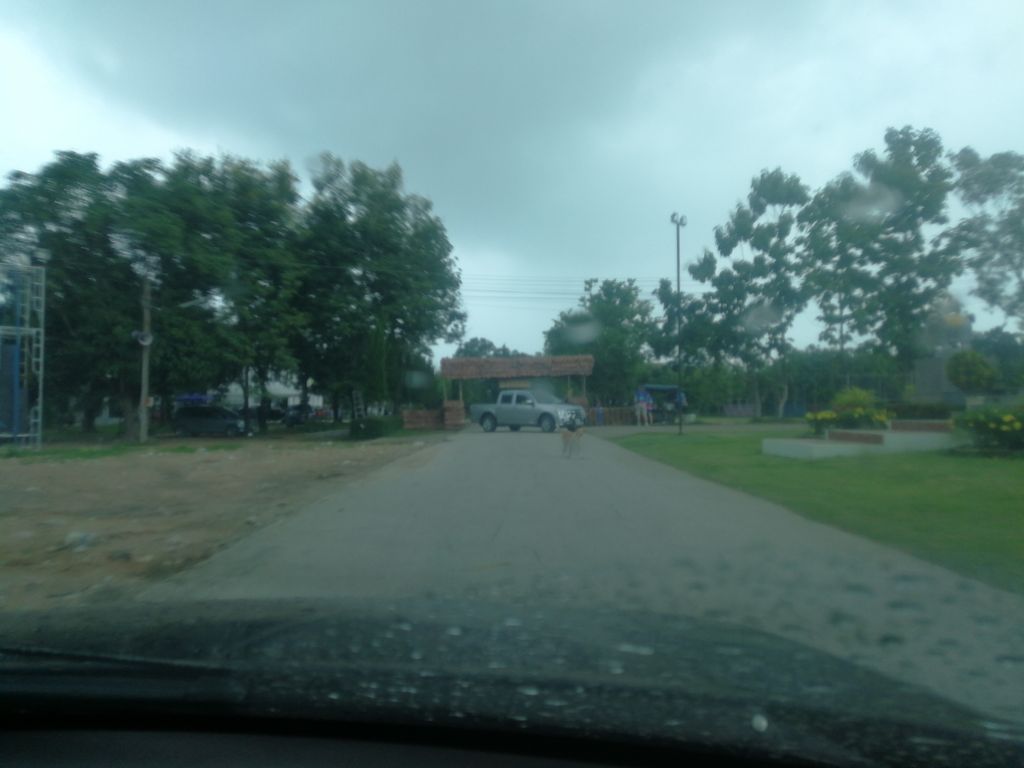 ภาพถนนตรงที่ โรงเรียนเทพศิรินทร์ ตั้งอยู่ ถ่ายโดย chanon พ.ศ. 2561 (2018) · A street-level view of where โรงเรียนเทพศิรินทร์ · Thepsirin School stands, by chanon in 2561 (2018)