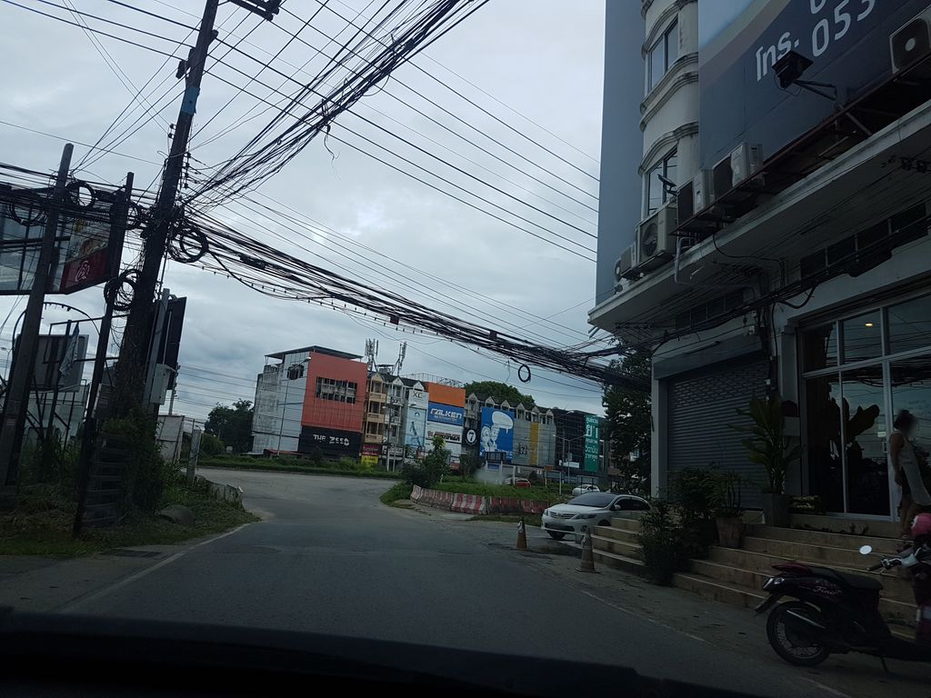 ภาพถนนตรงที่ Bipp cafe ตั้งอยู่ ถ่ายโดย ekkarin พ.ศ. 2561 (2018) · A street-level view of where Bipp cafe stands, by ekkarin in 2561 (2018)