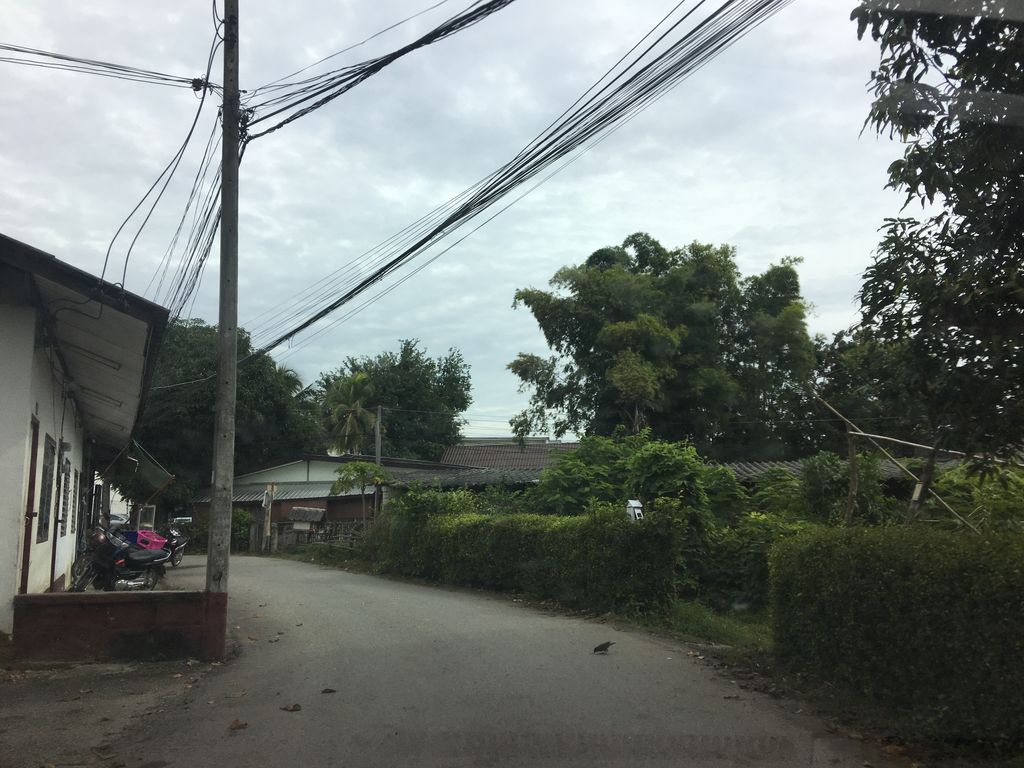 ภาพถนนตรงที่ ร้านอาหารตามสั่งบ้านยาย แม่สา ตั้งอยู่ ถ่ายโดย wapriz พ.ศ. 2561 (2018) · A street-level view of where ร้านอาหารตามสั่งบ้านยาย แม่สา · Tamsang Ban Yai Mae Sa Restaurant stands, by wapriz in 2561 (2018)