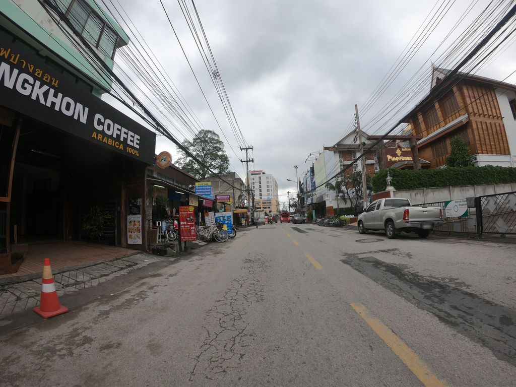 ภาพถนนตรงที่ Pangkhon Coffee ตั้งอยู่ ถ่ายโดย chanuwath_grab พ.ศ. 2562 (2019) · A street-level view of where Pangkhon Coffee stands, by chanuwath_grab in 2562 (2019)