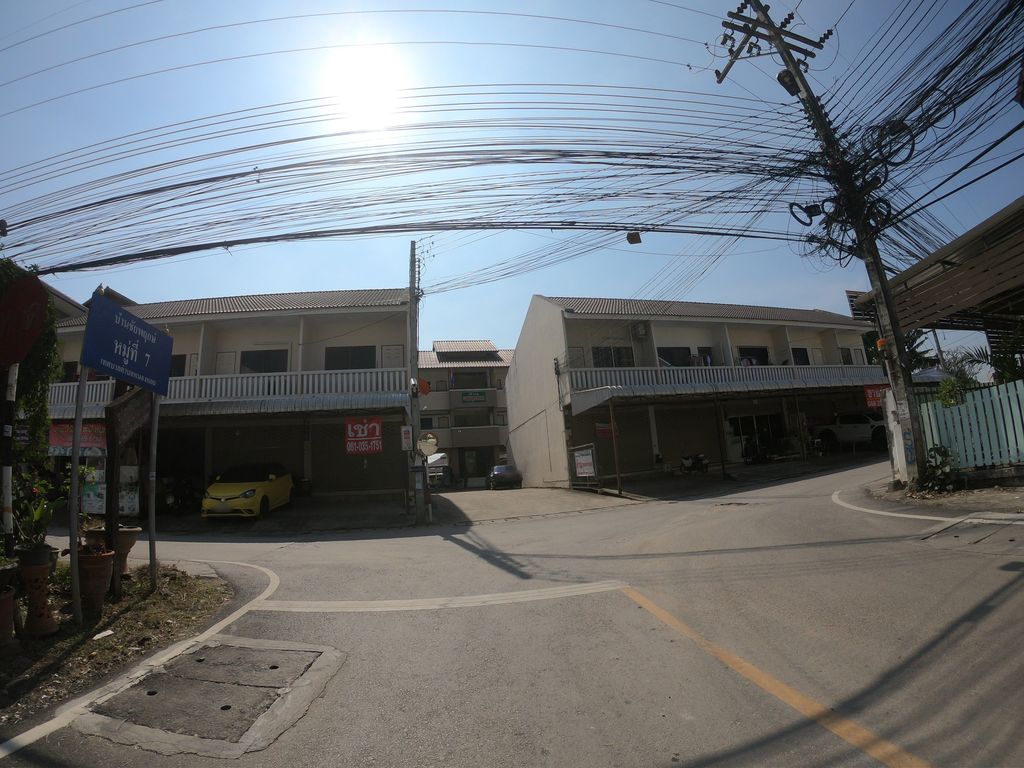 ภาพถนนตรงที่ หอพักบ้านวิลาวัลย์ ตั้งอยู่ ถ่ายโดย chanuwath_grab พ.ศ. 2562 (2019) · A street-level view of where หอพักบ้านวิลาวัลย์ · Ban Wi Laola Dormitory stands, by chanuwath_grab in 2562 (2019)