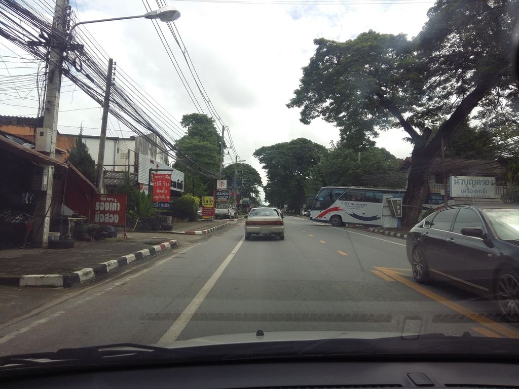 ภาพถนนตรงที่ Minimal Coffee ตั้งอยู่ ถ่ายโดย noochjaree พ.ศ. 2561 (2018) · A street-level view of where Minimal Coffee stands, by noochjaree in 2561 (2018)