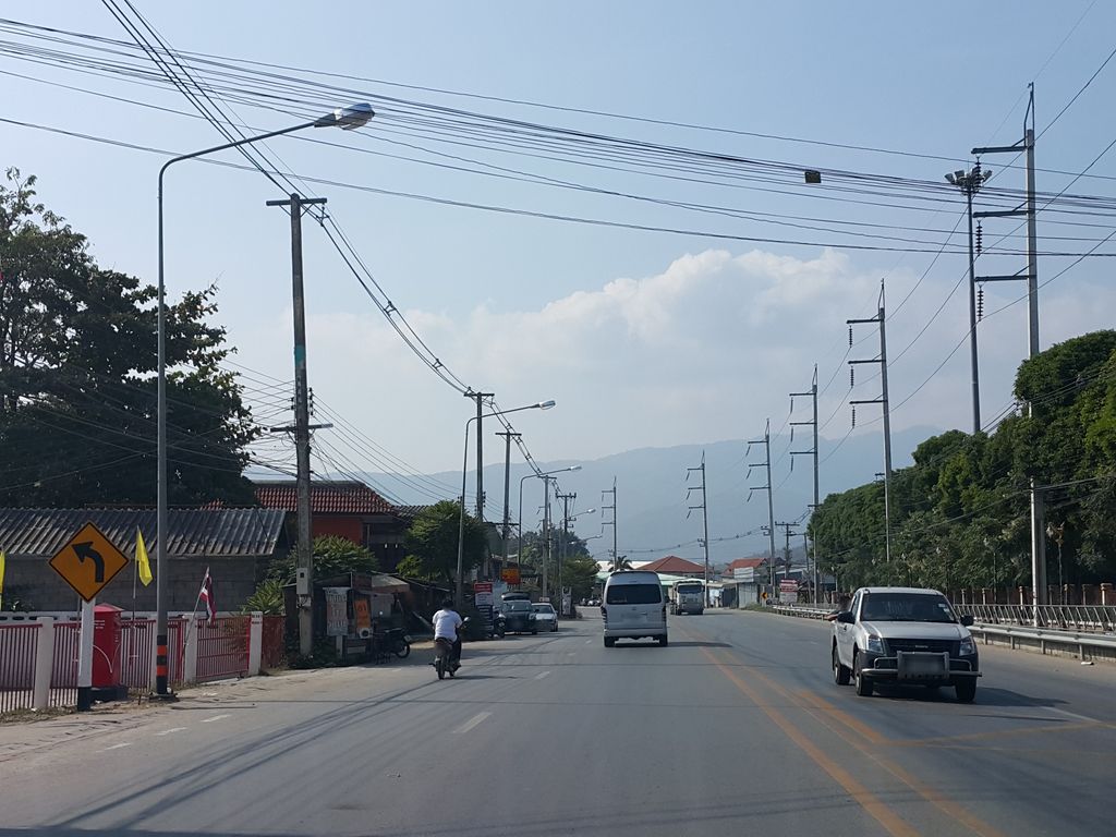 ภาพถนนตรงที่ กิฟท์ ฟาร์มาซี ตั้งอยู่ ถ่ายโดย jrcarlsen พ.ศ. 2558 (2015) · A street-level view of where กิฟท์ ฟาร์มาซี · Kip Pharmacy stands, by jrcarlsen in 2558 (2015)