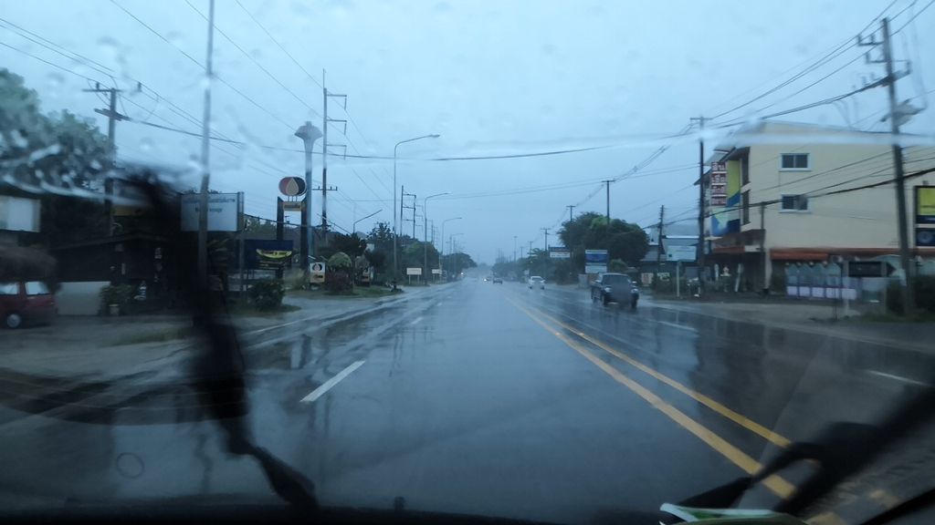 ภาพถนนตรงที่ บาร์เกเร ตั้งอยู่ ถ่ายโดย charlesano พ.ศ. 2561 (2018) · A street-level view of where บาร์เกเร · Bar Kere stands, by charlesano in 2561 (2018)