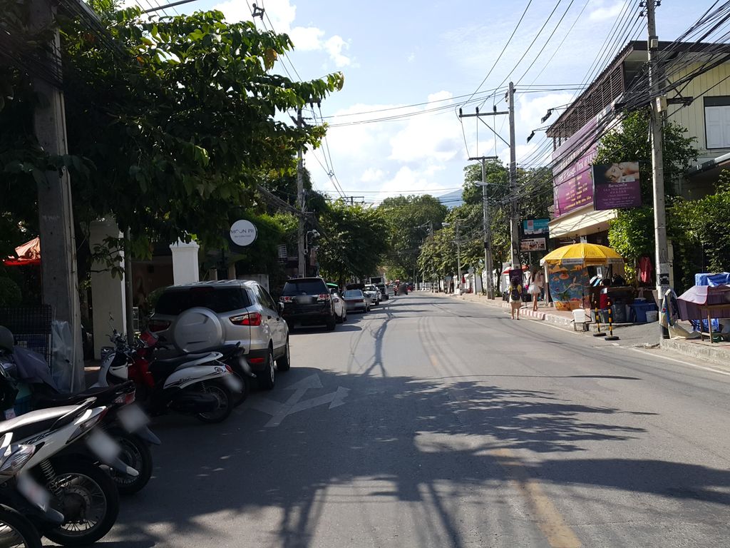 ภาพถนนตรงที่ The Silver Cafe ตั้งอยู่ ถ่ายโดย jrcarlsen พ.ศ. 2558 (2015) · A street-level view of where The Silver Cafe stands, by jrcarlsen in 2558 (2015)