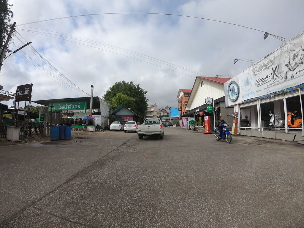 ภาพถนนตรงที่ หม่าล่าวินเทจ Vintage Mala ตั้งอยู่ ถ่ายโดย chanuwath_grab พ.ศ. 2562 (2019) · A street-level view of where หม่าล่าวินเทจ Vintage Mala stands, by chanuwath_grab in 2562 (2019)