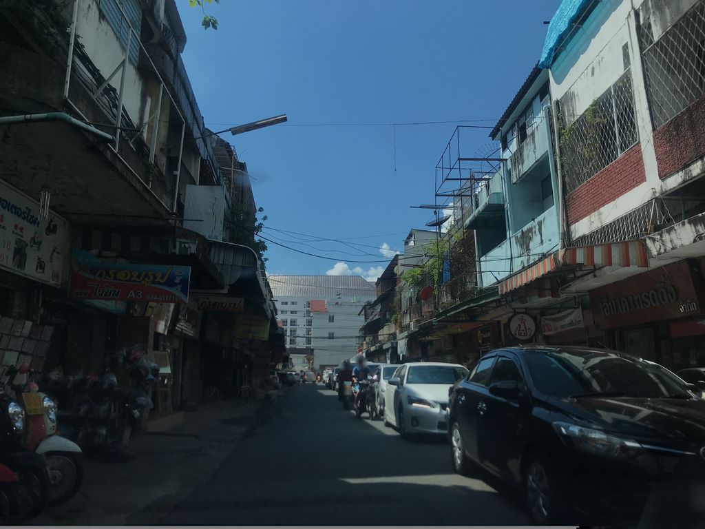 ภาพถนนตรงที่ Photomind Digital Studio ตั้งอยู่ ถ่ายโดย prasert พ.ศ. 2561 (2018) · A street-level view of where Photomind Digital Studio stands, by prasert in 2561 (2018)