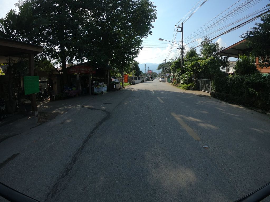 ภาพถนนตรงที่ ร้านตัดผมบ้านนอก ตั้งอยู่ ถ่ายโดย chanuwath_grab พ.ศ. 2562 (2019) · A street-level view of where ร้านตัดผมบ้านนอก · Ban Nok Barber stands, by chanuwath_grab in 2562 (2019)