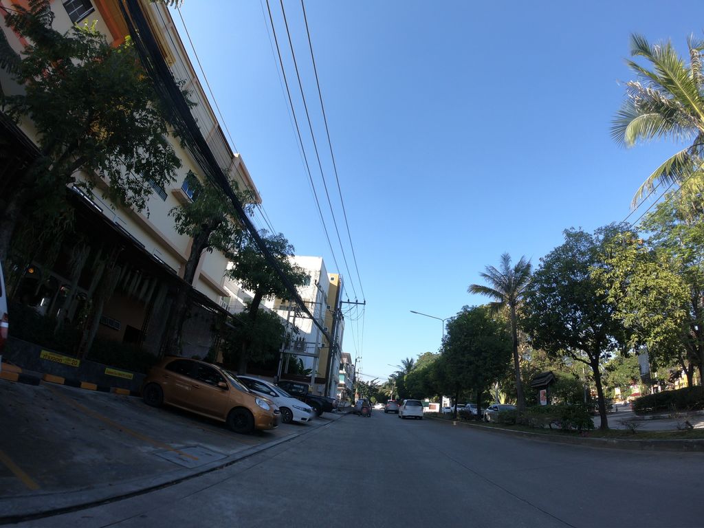 ภาพถนนตรงที่ Shabu-Chines ชาบู-ไซนีส ตั้งอยู่ ถ่ายโดย chanuwath_grab พ.ศ. 2562 (2019) · A street-level view of where Shabu-Chines ชาบู-ไซนีส stands, by chanuwath_grab in 2562 (2019)