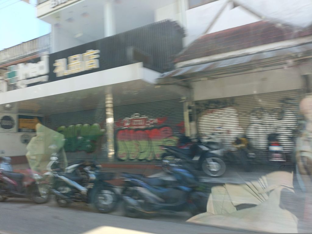 ภาพถนนตรงที่ Imedpharmcy ChiangMai ตั้งอยู่ ถ่ายโดย skillsy พ.ศ. 2568 (2025) · A street-level view of where Imedpharmcy ChiangMai stands, by skillsy in 2568 (2025)