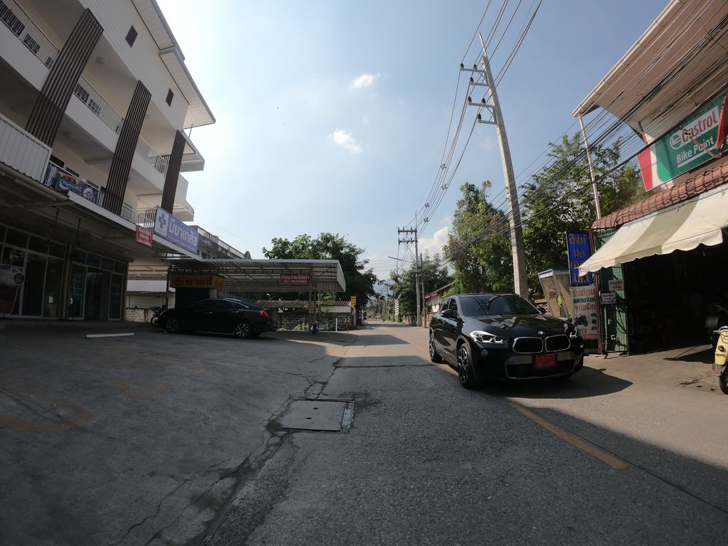 ภาพถนนตรงที่ เพลินจิตร-หลังโปลิ ตั้งอยู่ ถ่ายโดย chanuwath_grab พ.ศ. 2562 (2019) · A street-level view of where เพลินจิตร-หลังโปลิ · Phloenchit-langplo stands, by chanuwath_grab in 2562 (2019)
