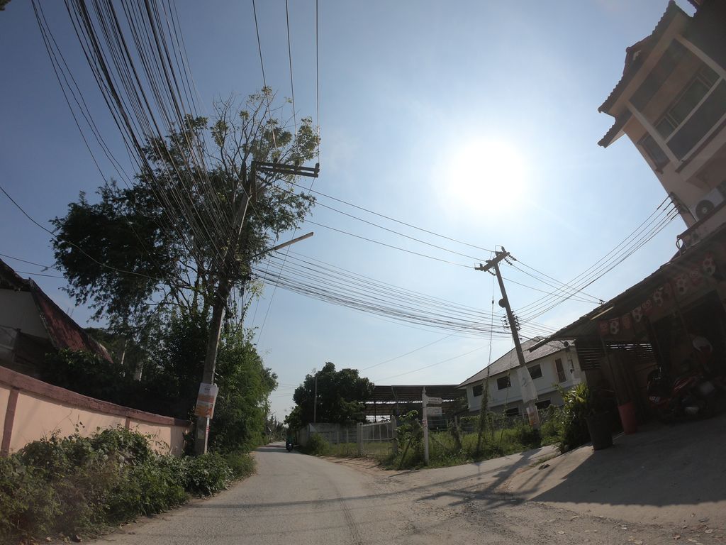 ภาพถนนตรงที่ For you ink ตั้งอยู่ ถ่ายโดย chanuwath_grab พ.ศ. 2562 (2019) · A street-level view of where For you ink stands, by chanuwath_grab in 2562 (2019)