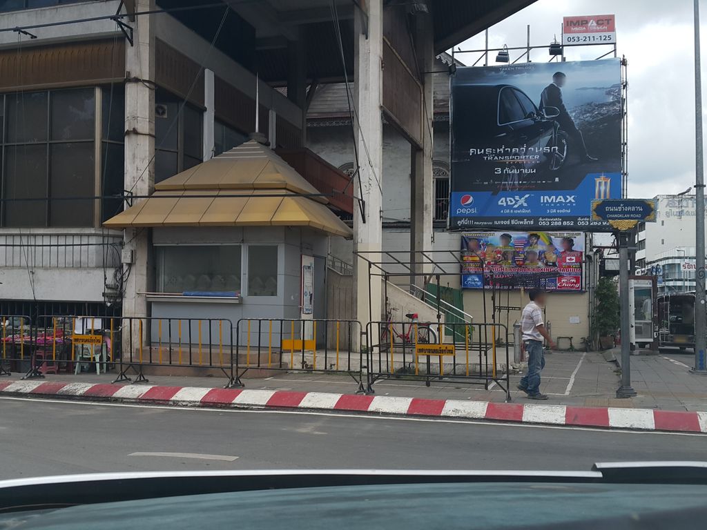ภาพถนนตรงที่ ร้านป.ปอง อาหารตามสั่ง ตั้งอยู่ ถ่ายโดย jrcarlsen พ.ศ. 2558 (2015) · A street-level view of where ร้านป.ปอง อาหารตามสั่ง · Ran Pa.pong Ahantamsang stands, by jrcarlsen in 2558 (2015)