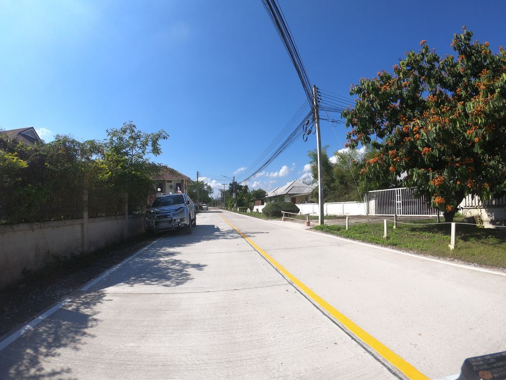 ภาพถนนตรงที่ Muffin Coffee Stand ตั้งอยู่ ถ่ายโดย chanuwath_grab พ.ศ. 2562 (2019) · A street-level view of where Muffin Coffee Stand stands, by chanuwath_grab in 2562 (2019)