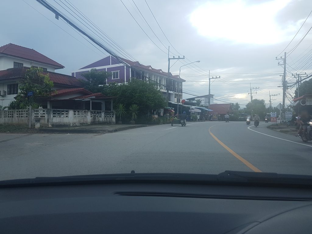 ภาพถนนตรงที่ โมบายมาสเตอร์ เชียงใหม่ - จำหน่ายมือถือ(สด/ผ่อน)และซ่อมด่วน ตั้งอยู่ ถ่ายโดย ekkarin พ.ศ. 2561 (2018) · A street-level view of where โมบายมาสเตอร์ เชียงใหม่ - จำหน่ายมือถือ(สด/ผ่อน)และซ่อมด่วน · Mobile Mattoe Chiang Mai - Chamnai Muethue(sot/phon)laesomduan stands, by ekkarin in 2561 (2018)