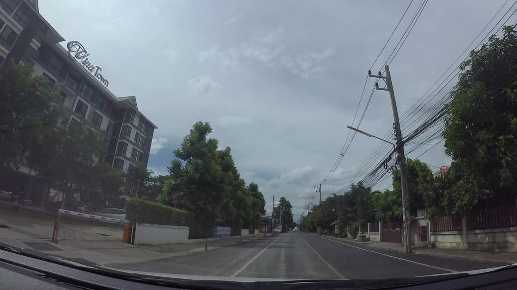 ภาพถนนตรงที่ Vina Town Condominium ตั้งอยู่ ถ่ายโดย kaart_3 พ.ศ. 2562 (2019) · A street-level view of where Vina Town Condominium stands, by kaart_3 in 2562 (2019)