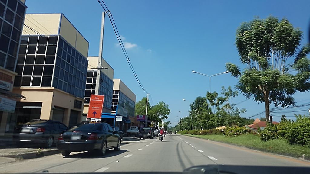 ภาพถนนตรงที่ เอเซียการไฟฟ้า ตั้งอยู่ ถ่ายโดย ekkarin พ.ศ. 2559 (2016) · A street-level view of where เอเซียการไฟฟ้า · Esia Kanfaifa stands, by ekkarin in 2559 (2016)