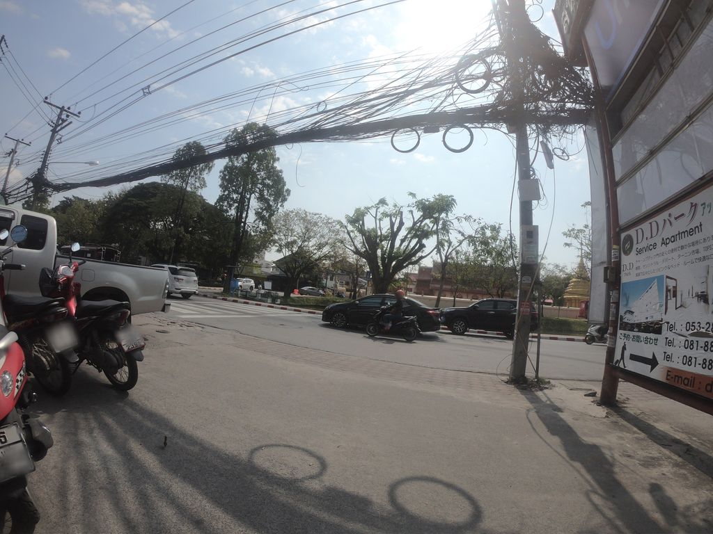 ภาพถนนตรงที่ Samsung Customer Service ตั้งอยู่ ถ่ายโดย chanuwath_grab พ.ศ. 2562 (2019) · A street-level view of where Samsung Customer Service stands, by chanuwath_grab in 2562 (2019)