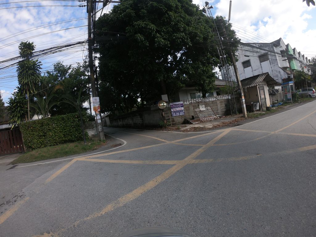 ภาพถนนตรงที่ OKTO ตั้งอยู่ ถ่ายโดย chanuwath_grab พ.ศ. 2562 (2019) · A street-level view of where OKTO stands, by chanuwath_grab in 2562 (2019)