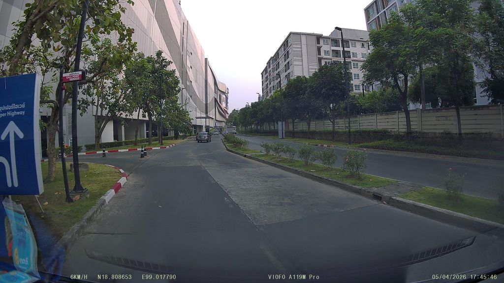 ภาพถนนตรงที่ TG Fone ตั้งอยู่ ถ่ายโดย ThailandCambodia พ.ศ. 2569 (2026) · A street-level view of where TG Fone stands, by ThailandCambodia in 2569 (2026)