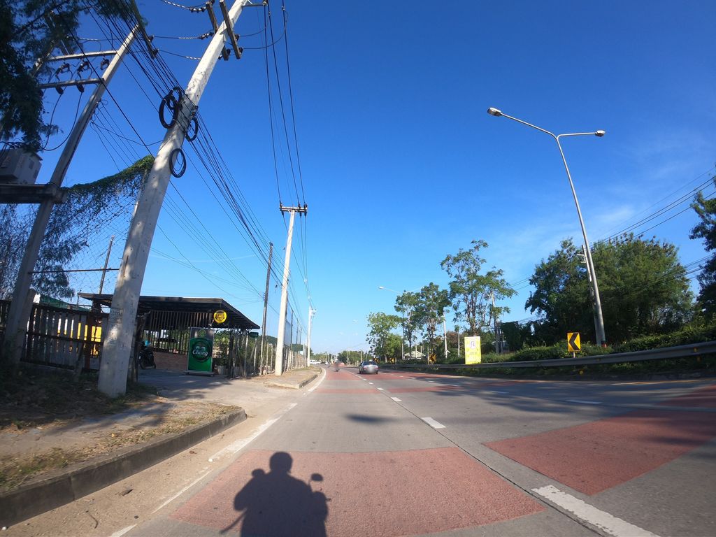 ภาพถนนตรงที่ Bonz mw classic car gallery ตั้งอยู่ ถ่ายโดย chanuwath_grab พ.ศ. 2562 (2019) · A street-level view of where Bonz mw classic car gallery stands, by chanuwath_grab in 2562 (2019)