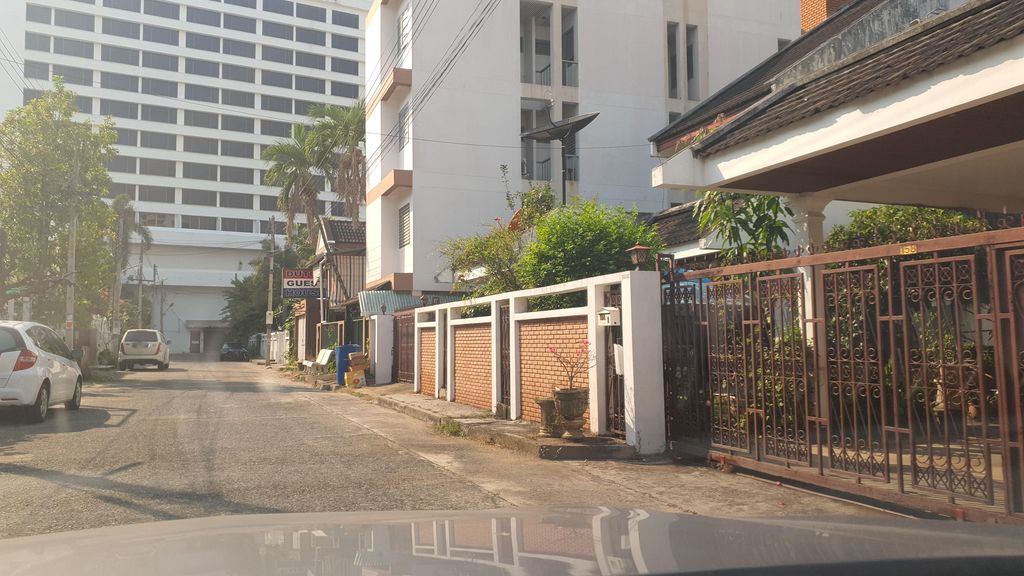 ภาพถนนตรงที่ LayLam Home Cooking By reservation only (3 days in advance) ตั้งอยู่ ถ่ายโดย jrcarlsen พ.ศ. 2565 (2022) · A street-level view of where LayLam Home Cooking By reservation only (3 days in advance) stands, by jrcarlsen in 2565 (2022)