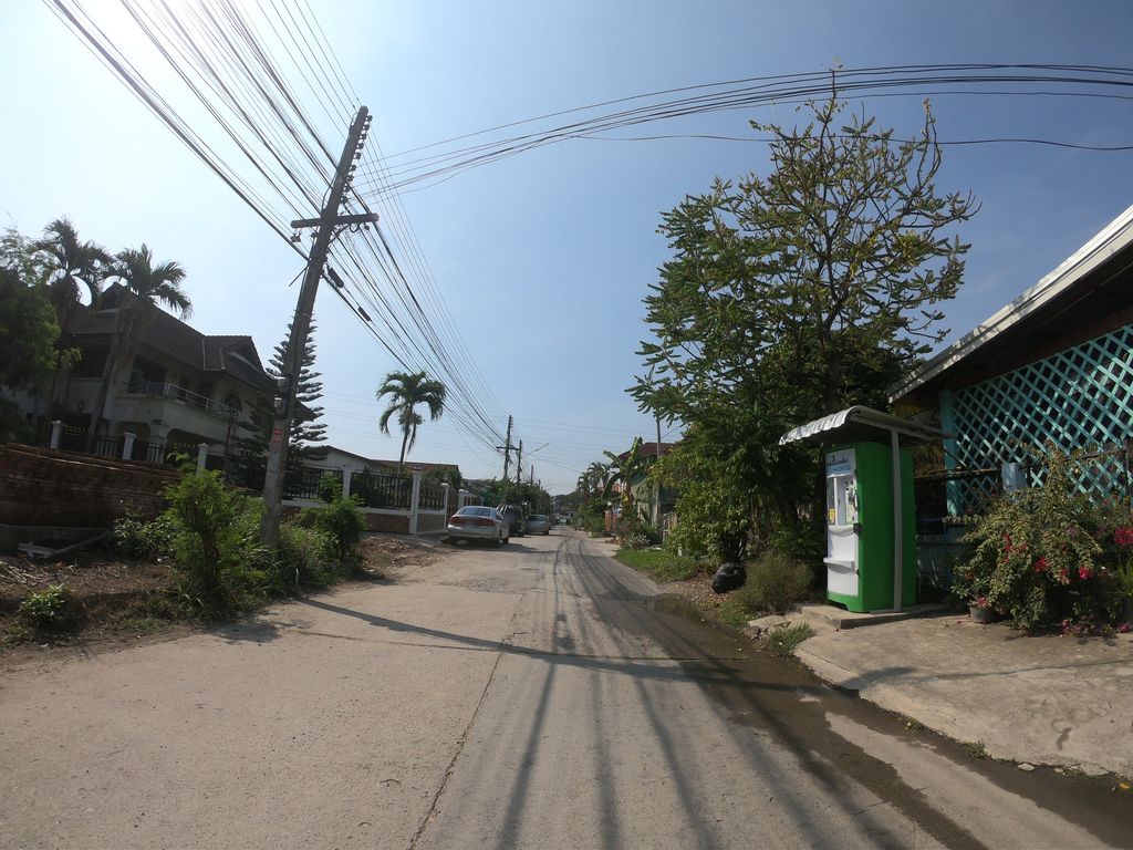 ภาพถนนตรงที่ สอนคณิต บ้านครูบอมบ์ : รับสอนคณิตศาสตร์ แคลคูลัส และสถิติทุกระดับ ตั้งอยู่ ถ่ายโดย chanuwath_grab พ.ศ. 2562 (2019) · A street-level view of where สอนคณิต บ้านครูบอมบ์ : รับสอนคณิตศาสตร์ แคลคูลัส และสถิติทุกระดับ · Sonkhanit Ban Khru Bom : Rap Son Khanitsat Khlaekhulat Lae Sathiti Thuk Radap stands, by chanuwath_grab in 2562 (2019)
