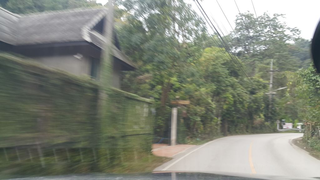 ภาพถนนตรงที่ สบายเฮ้าส์ แม่กำปอง ตั้งอยู่ ถ่ายโดย jrcarlsen พ.ศ. 2561 (2018) · A street-level view of where สบายเฮ้าส์ แม่กำปอง · Sabaihao Mae Kam Pong stands, by jrcarlsen in 2561 (2018)