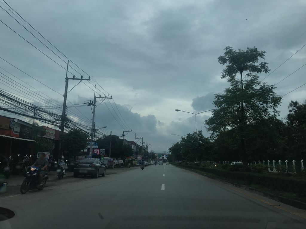 ภาพถนนตรงที่ YuM Pizza ตั้งอยู่ ถ่ายโดย prasert พ.ศ. 2561 (2018) · A street-level view of where YuM Pizza stands, by prasert in 2561 (2018)