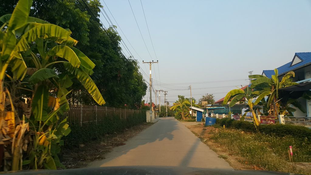 ภาพถนนตรงที่ Cyngam Retreat ตั้งอยู่ ถ่ายโดย jrcarlsen พ.ศ. 2559 (2016) · A street-level view of where Cyngam Retreat stands, by jrcarlsen in 2559 (2016)
