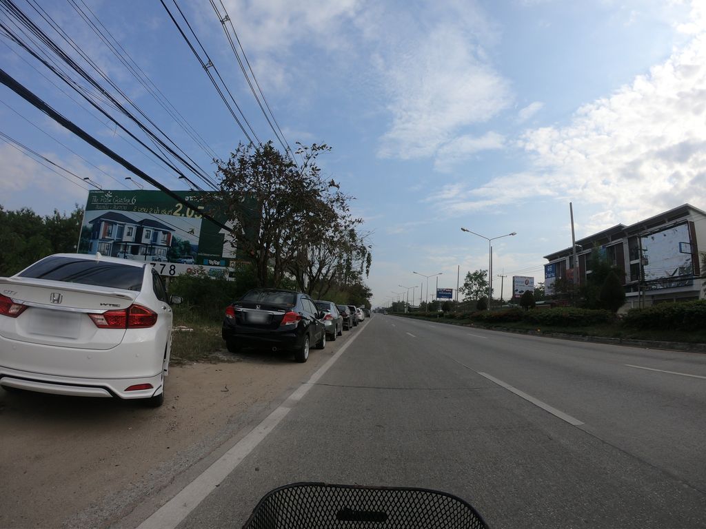 ภาพถนนตรงที่ Pushita Shabu & Sushi ตั้งอยู่ ถ่ายโดย chanuwath_grab พ.ศ. 2562 (2019) · A street-level view of where Pushita Shabu & Sushi stands, by chanuwath_grab in 2562 (2019)