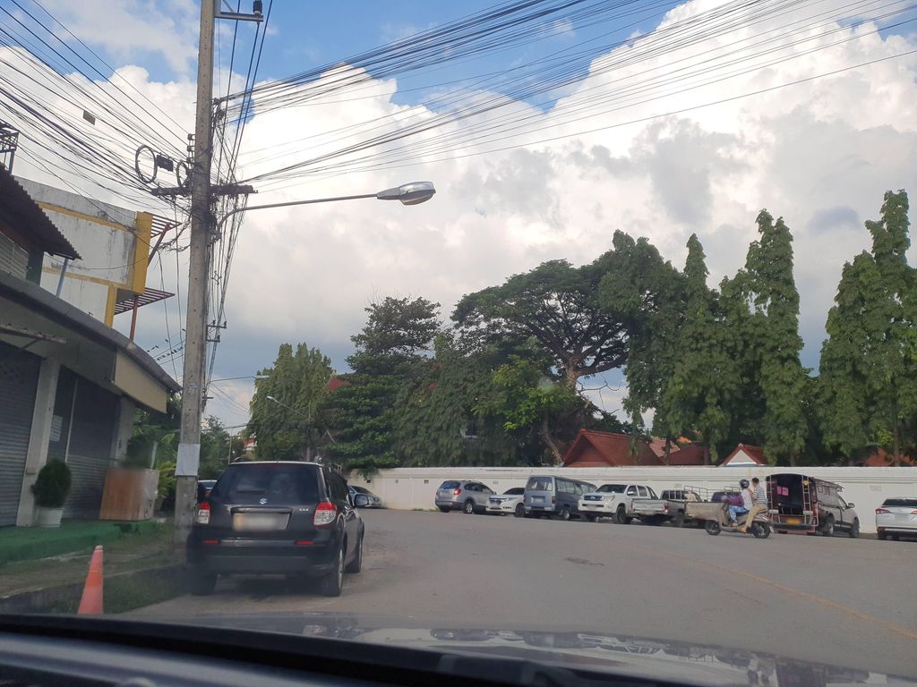 ภาพถนนตรงที่ Center of Excellence in Nursing, Faculty of Nursing, Chiang Mai University ตั้งอยู่ ถ่ายโดย jrcarlsen พ.ศ. 2566 (2023) · A street-level view of where Center of Excellence in Nursing, Faculty of Nursing, Chiang Mai University stands, by jrcarlsen in 2566 (2023)