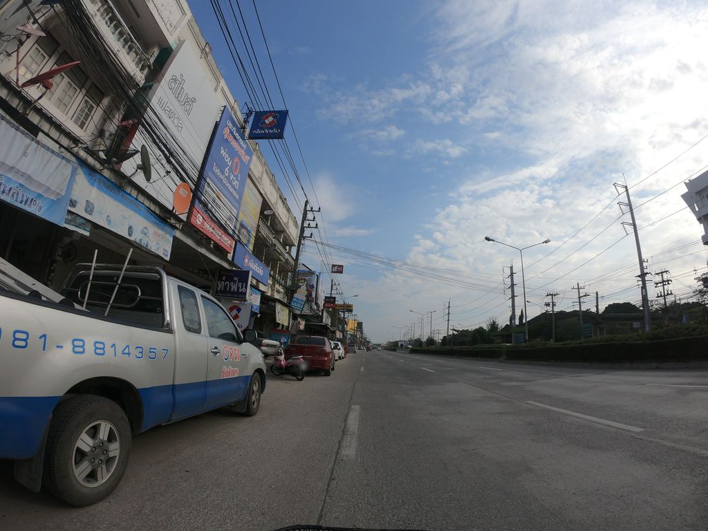ภาพถนนตรงที่ เปียงคาเฟ่ ตั้งอยู่ ถ่ายโดย chanuwath_grab พ.ศ. 2562 (2019) · A street-level view of where เปียงคาเฟ่ · Piangkhafe stands, by chanuwath_grab in 2562 (2019)