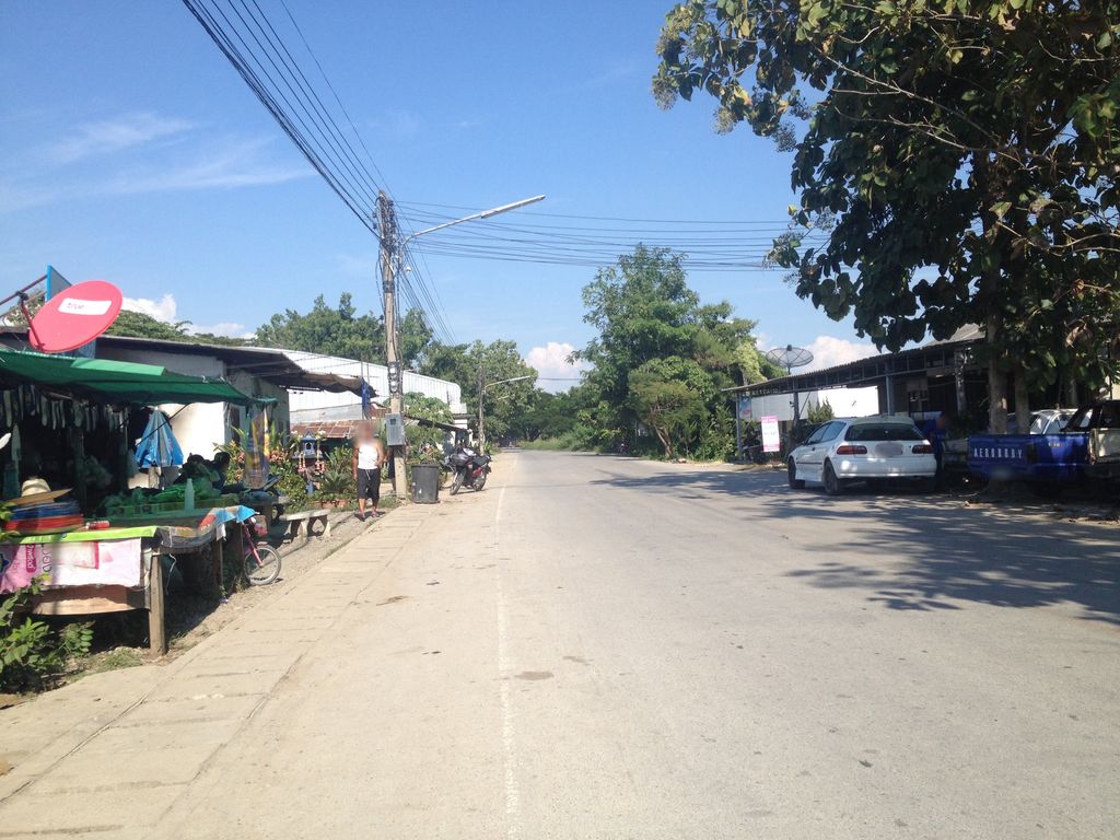 ภาพถนนตรงที่ อัญชลี คลินิก ตั้งอยู่ ถ่ายโดย jimwatana พ.ศ. 2558 (2015) · A street-level view of where อัญชลี คลินิก · Anchali Clinic stands, by jimwatana in 2558 (2015)