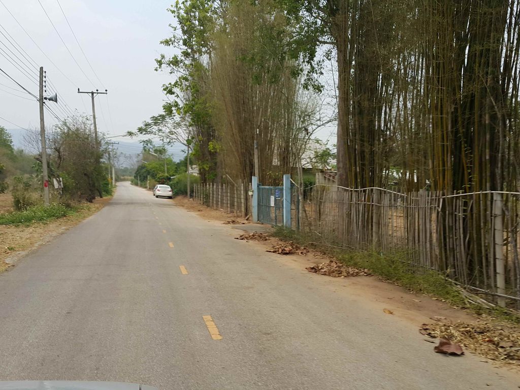 ภาพถนนตรงที่ บ้านบุญนำพา เชียงใหม่ ตั้งอยู่ ถ่ายโดย jrcarlsen พ.ศ. 2558 (2015) · A street-level view of where บ้านบุญนำพา เชียงใหม่ · Ban Bun Nampha Chiang Mai stands, by jrcarlsen in 2558 (2015)