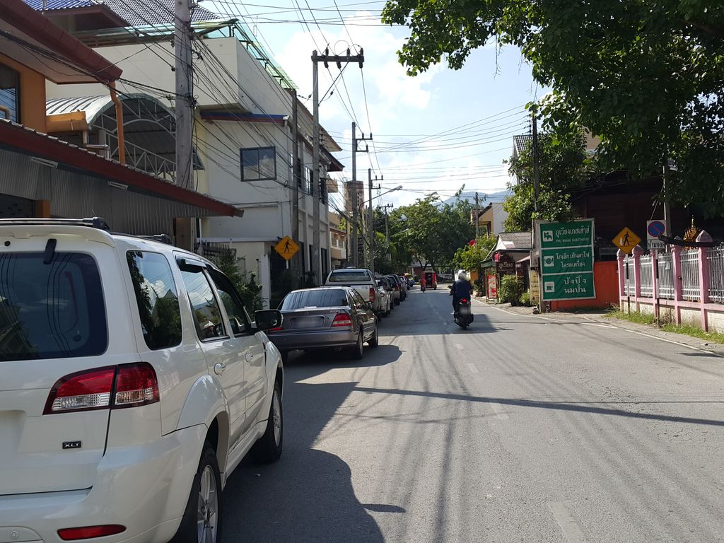 ภาพถนนตรงที่ Well Math-Lampang & Chiangmai ตั้งอยู่ ถ่ายโดย jrcarlsen พ.ศ. 2558 (2015) · A street-level view of where Well Math-Lampang & Chiangmai stands, by jrcarlsen in 2558 (2015)
