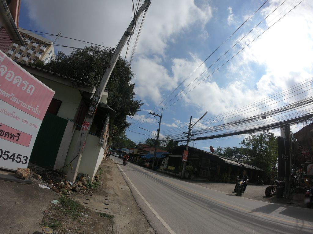 ภาพถนนตรงที่ Seren clinic เซอเรน คลินิก เชียงใหม่ ตั้งอยู่ ถ่ายโดย chanuwath_grab พ.ศ. 2562 (2019) · A street-level view of where Seren clinic เซอเรน คลินิก เชียงใหม่ stands, by chanuwath_grab in 2562 (2019)