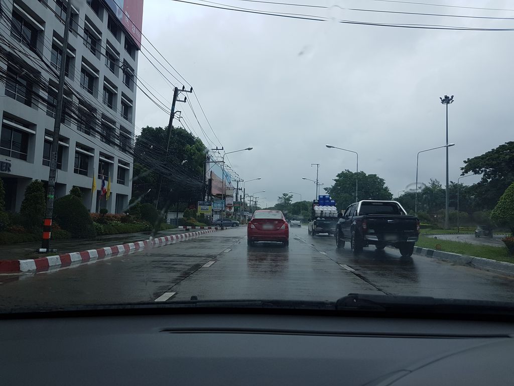ภาพถนนตรงที่ C.I Tower ตั้งอยู่ ถ่ายโดย ekkarin พ.ศ. 2561 (2018) · A street-level view of where C.I Tower stands, by ekkarin in 2561 (2018)